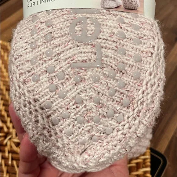 Lemon Women's Soft Pink Slipper Socks - Picture 4 of 6